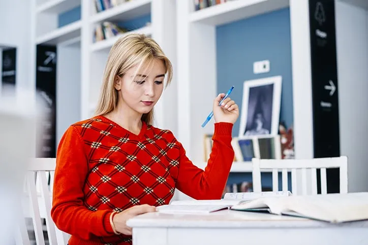 Рецензия на научно квалификационную работу аспиранта